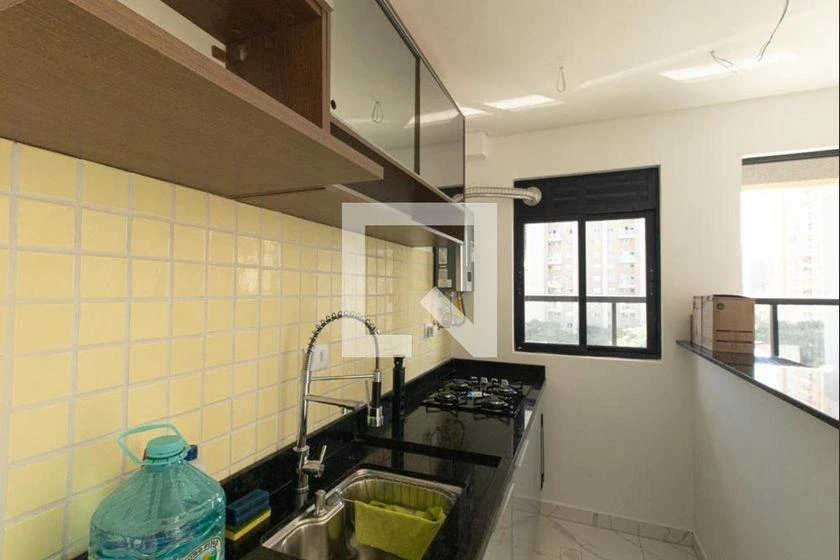 One-bedroom apartment in a building with a gym — photo 9