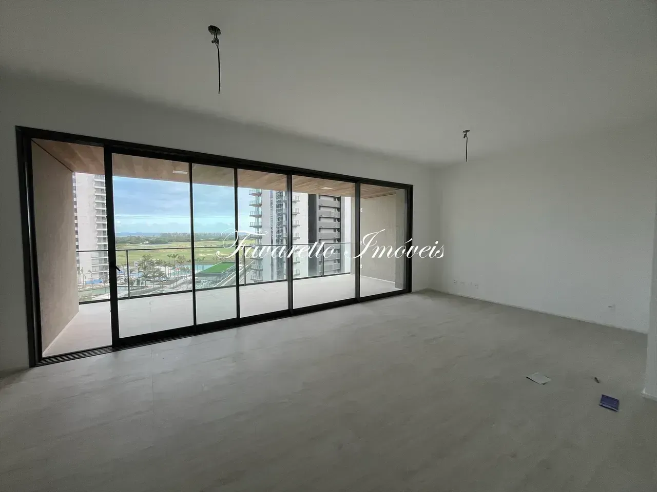 Apartment with 4 suites and a closed-off kitchen — photo 4
