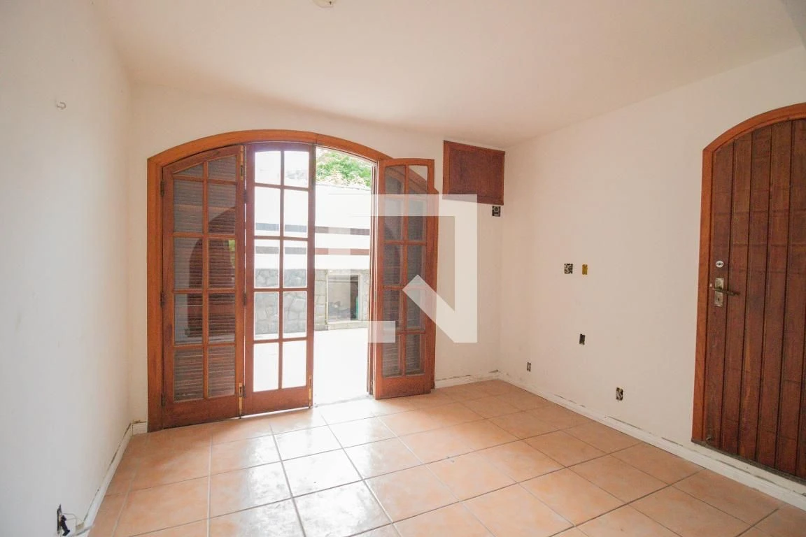 Casa com 4 quartos e 6 banheiros, com cozinha independente — photo 95