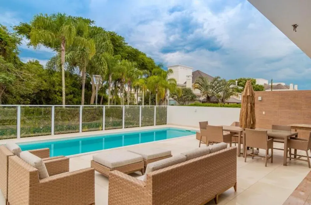 Casa com 6 suítes e área de piscina compartilhada — photo 15