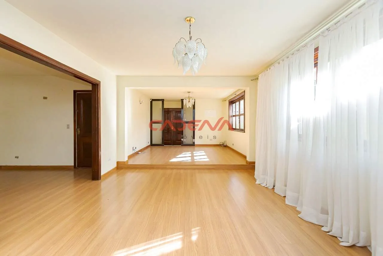 House with 5 bedrooms, 3 en-suites and 660 m² with 6 spaces — photo 2