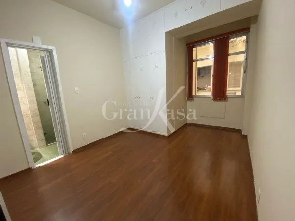 Apartment on the 6th floor with wood or laminate floors — photo 17