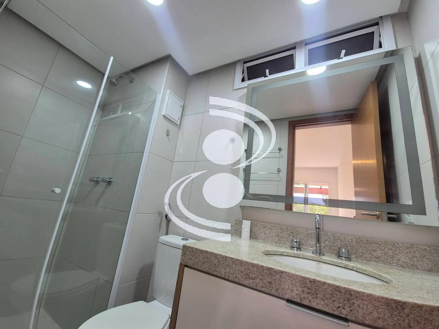 Garden-style apartment with 2 bedrooms and 4 bathrooms — photo 6