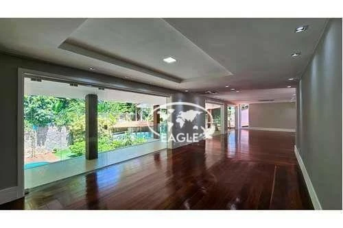 Casa com 5 quartos, 8 banheiros e 4 vagas — photo 3