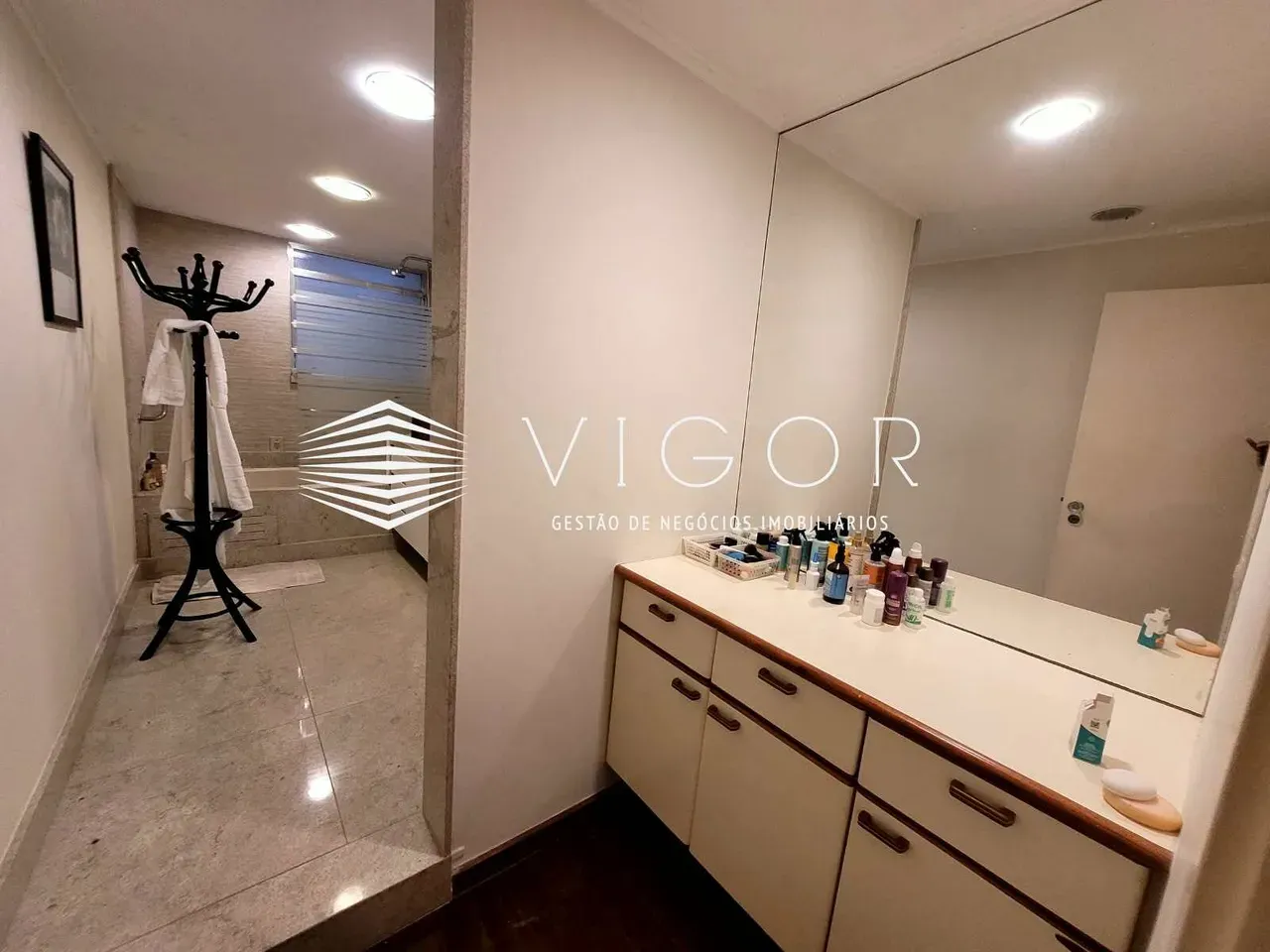 Furnished 347 m² apartment on the 2nd floor, 4 bedrooms — photo 17