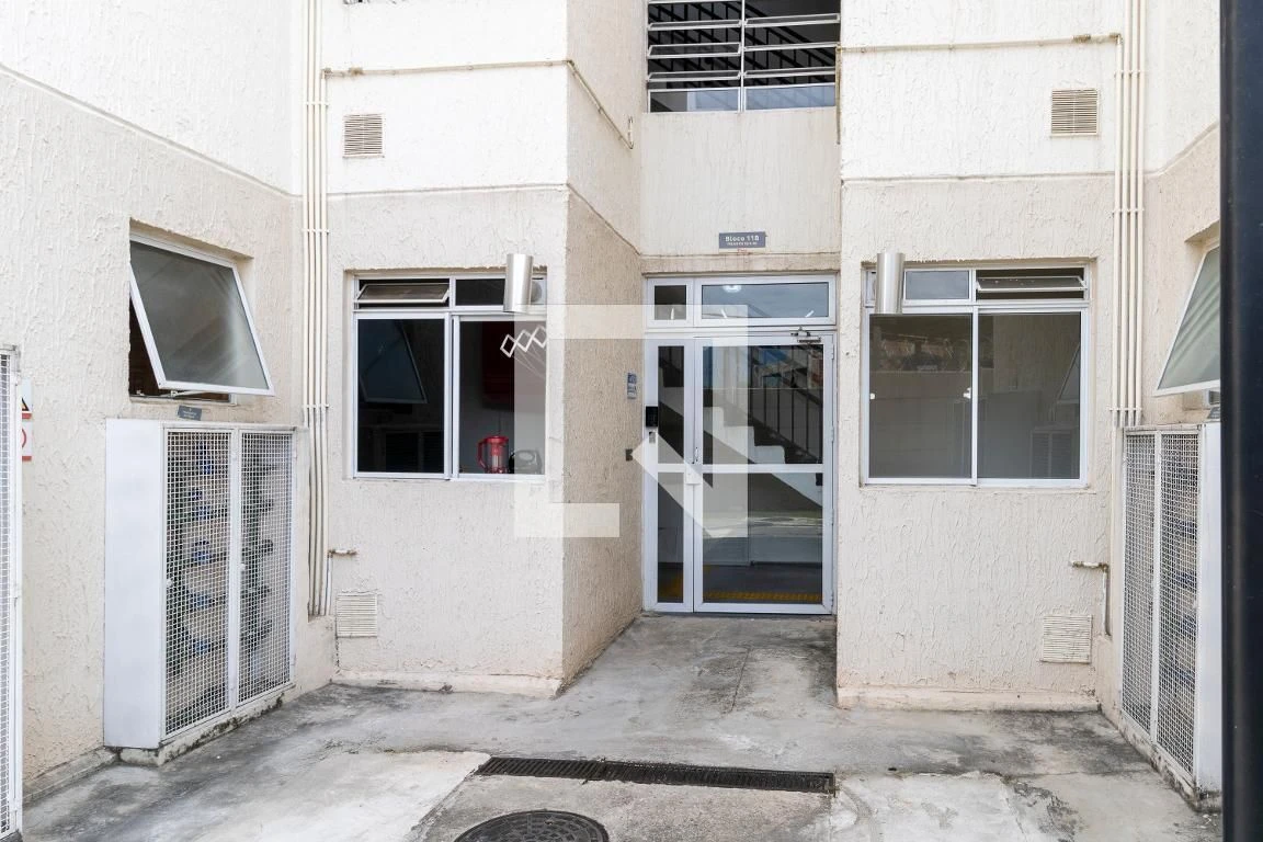 Apartamento com 2 quartos e área de serviço com tanque — photo 9