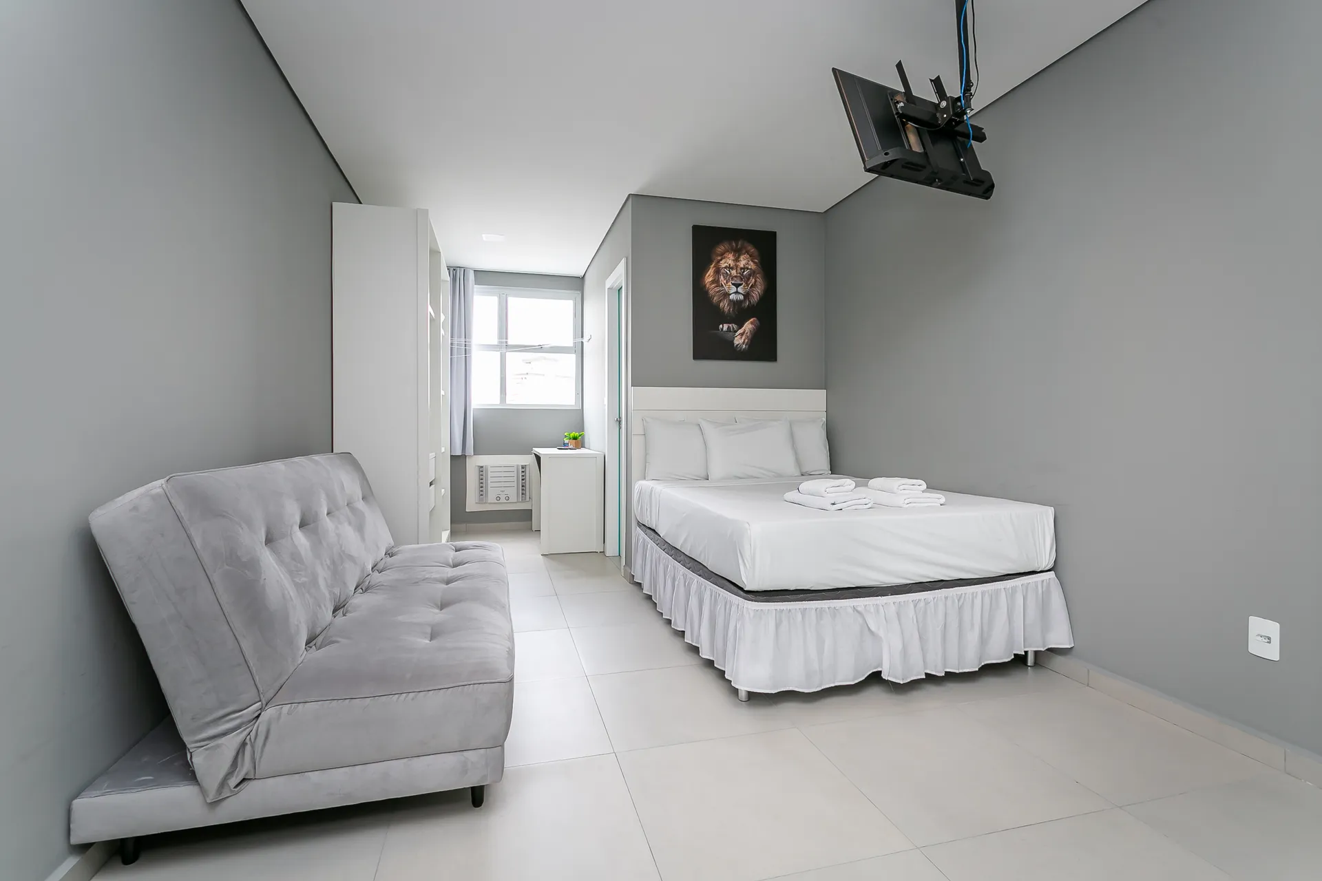 35 m² studio with elevator and shared laundry