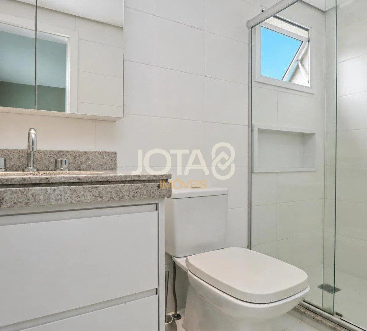 2-bedroom apartment in a building with a gym — photo 12