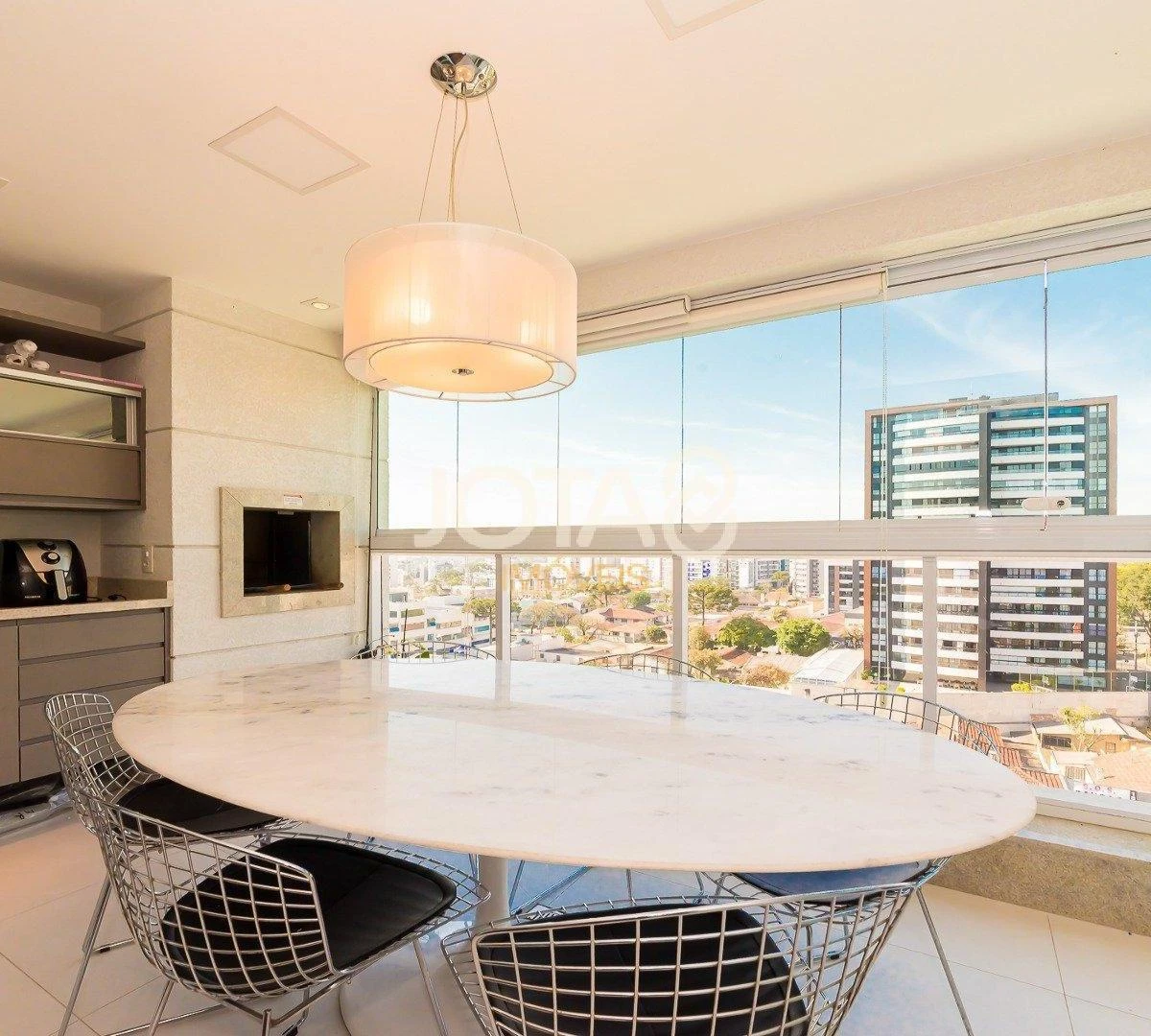 Furnished 155 m² apartment with 3 bedrooms and 1 en-suite — photo 6