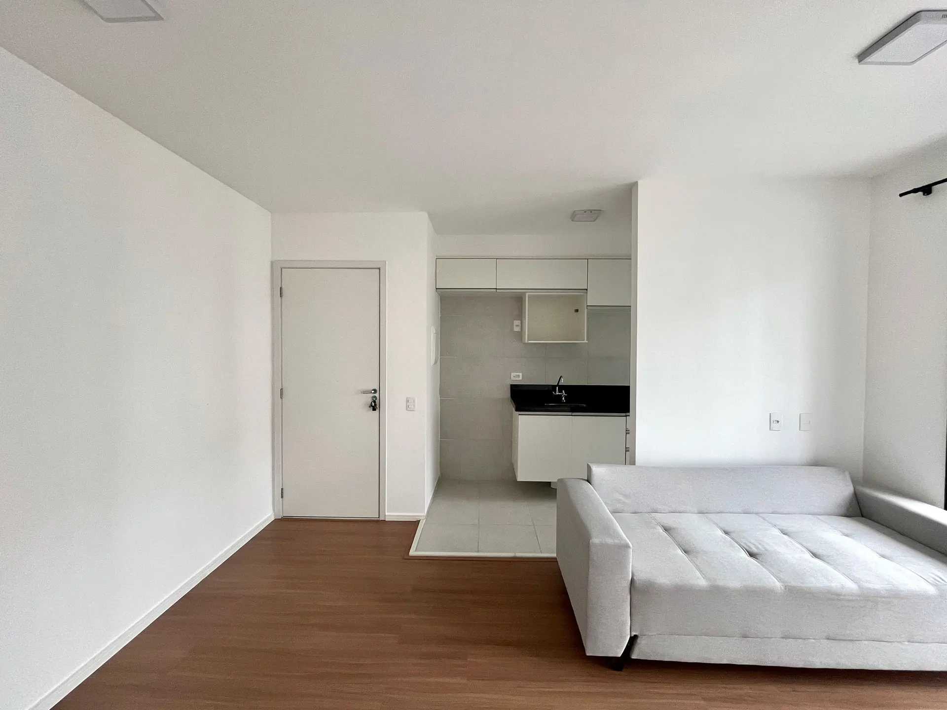 Wood or laminate floors in a 2-bedroom apartment, 45 m²