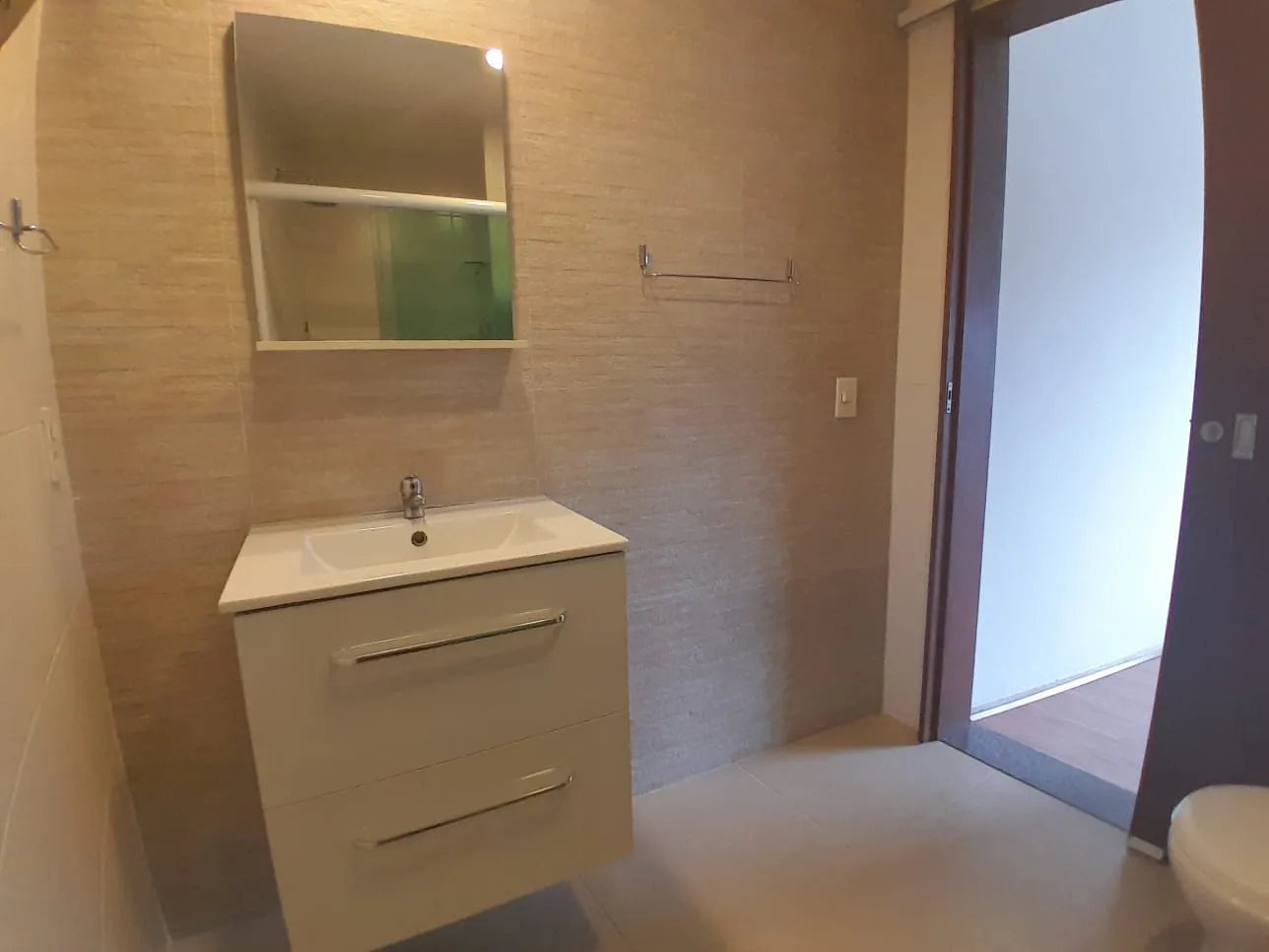 Apartment, 88 m², with wood or laminate floors — photo 10