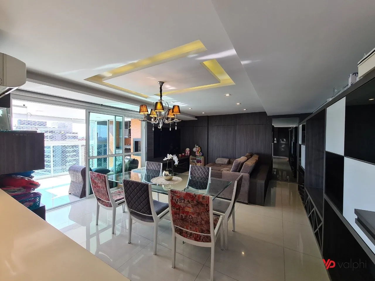 Furnished 2-bedroom apartment with enclosed balcony — photo 3