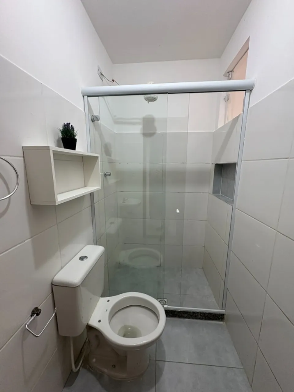 Apartamento de 1 quarto com ar-condicionado e banho com vidro