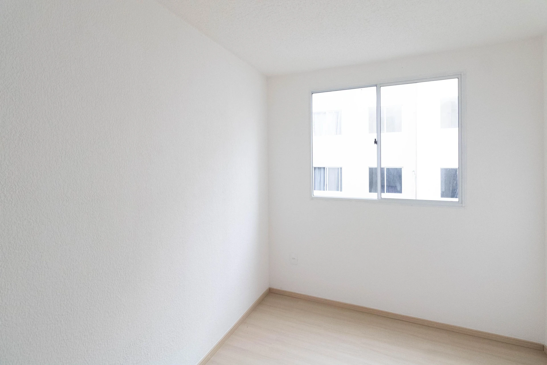 2-bedroom apartment in a building with a gym — photo 4
