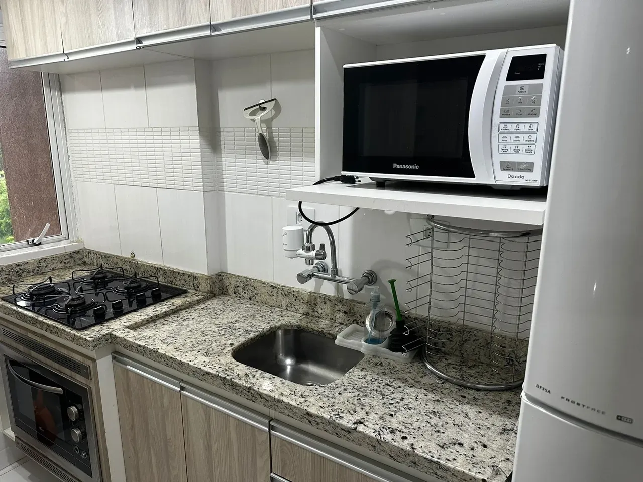 Balcony with a grill in a 2-bedroom apartment, 50 m² — photo 7