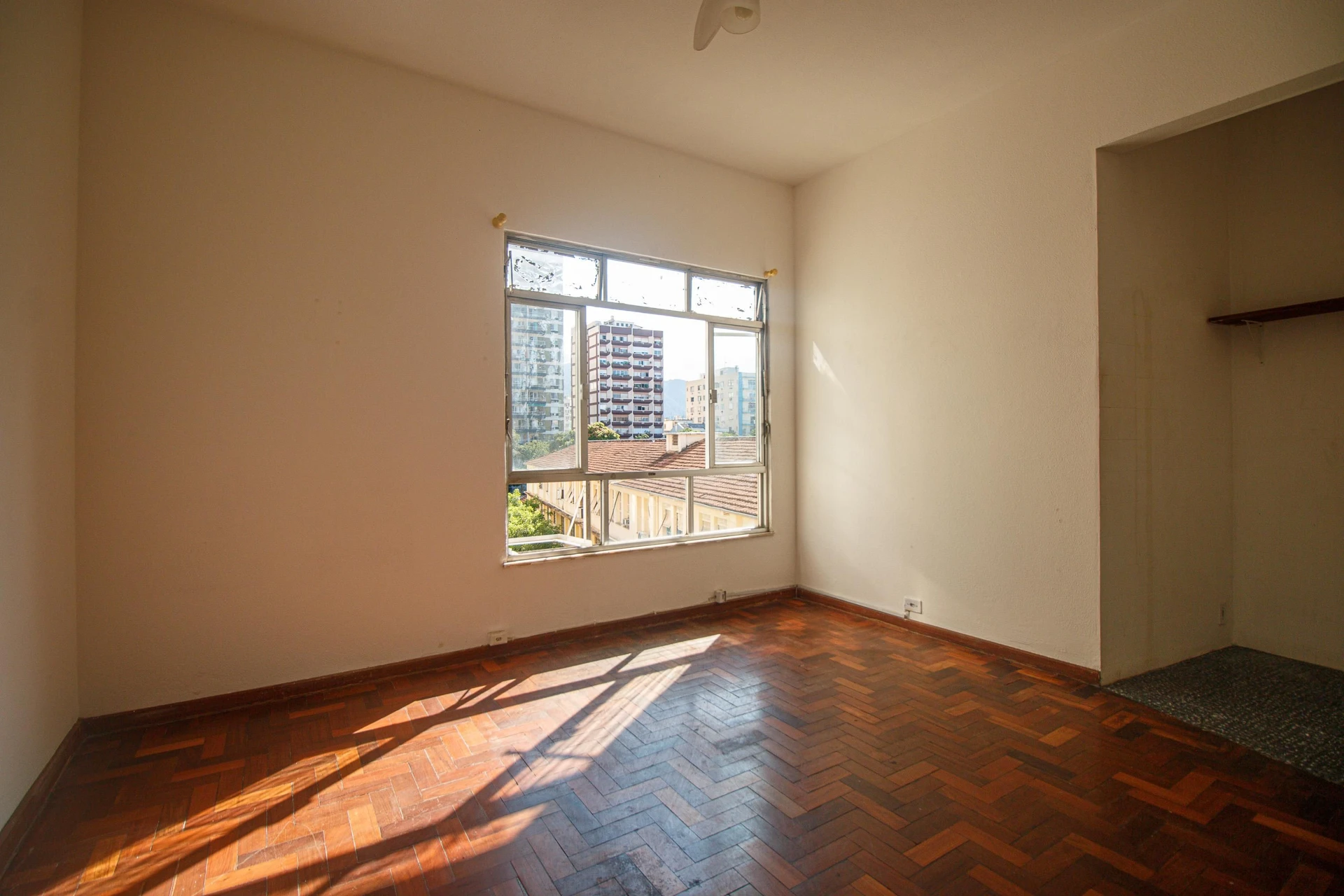Departamento, 21 m², con piso de madera o laminado
