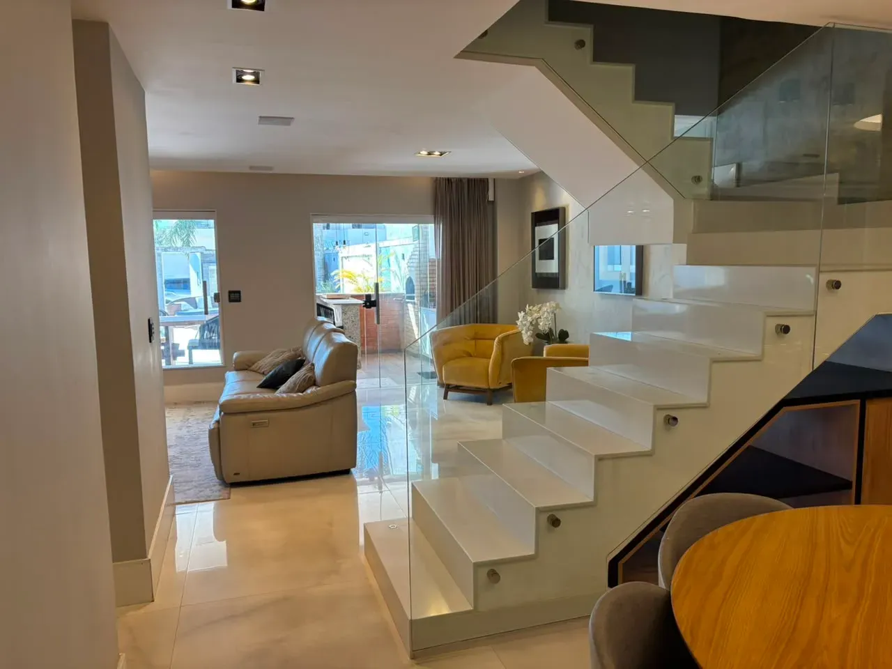Furnished 266 m² house with 6 bedrooms and balcony grill — photo 74