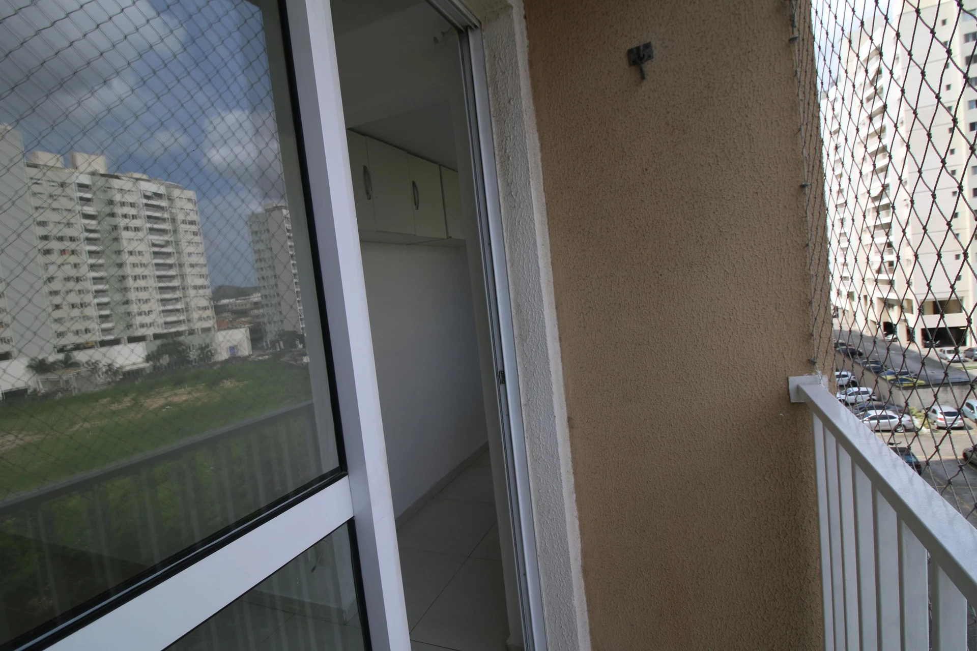 2-bedroom apartment with 1 bathroom and condo pool — photo 22