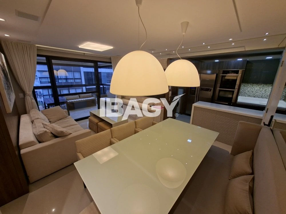 Apartamento mobiliado com 2 dormitórios e vista d’água
