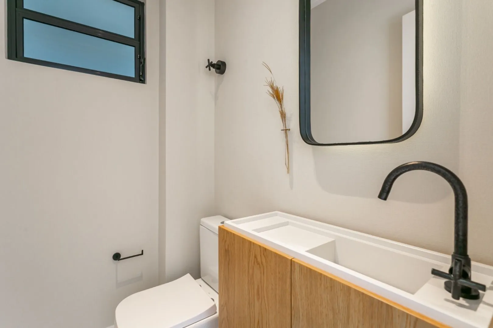 Penthouse with 2 en-suite bedrooms, 180 m² and 2 parking — photo 23