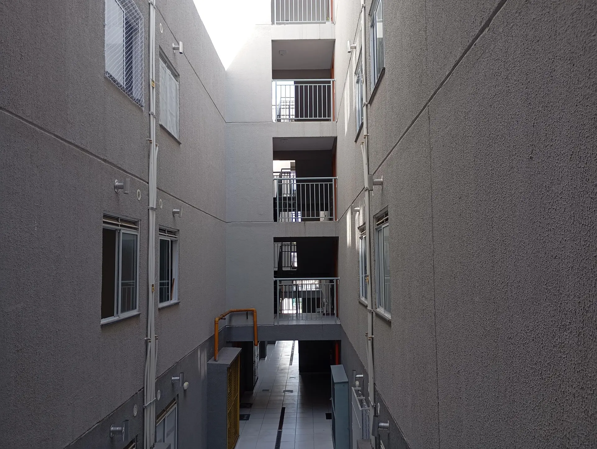 Apartamento sin muebles con 2 habitaciones y jardín privado — photo 18