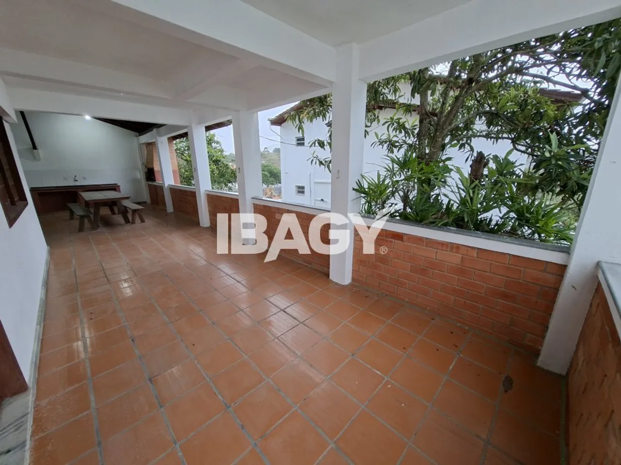 Washing machine in a 5-bedroom house, 372 m² — photo 9