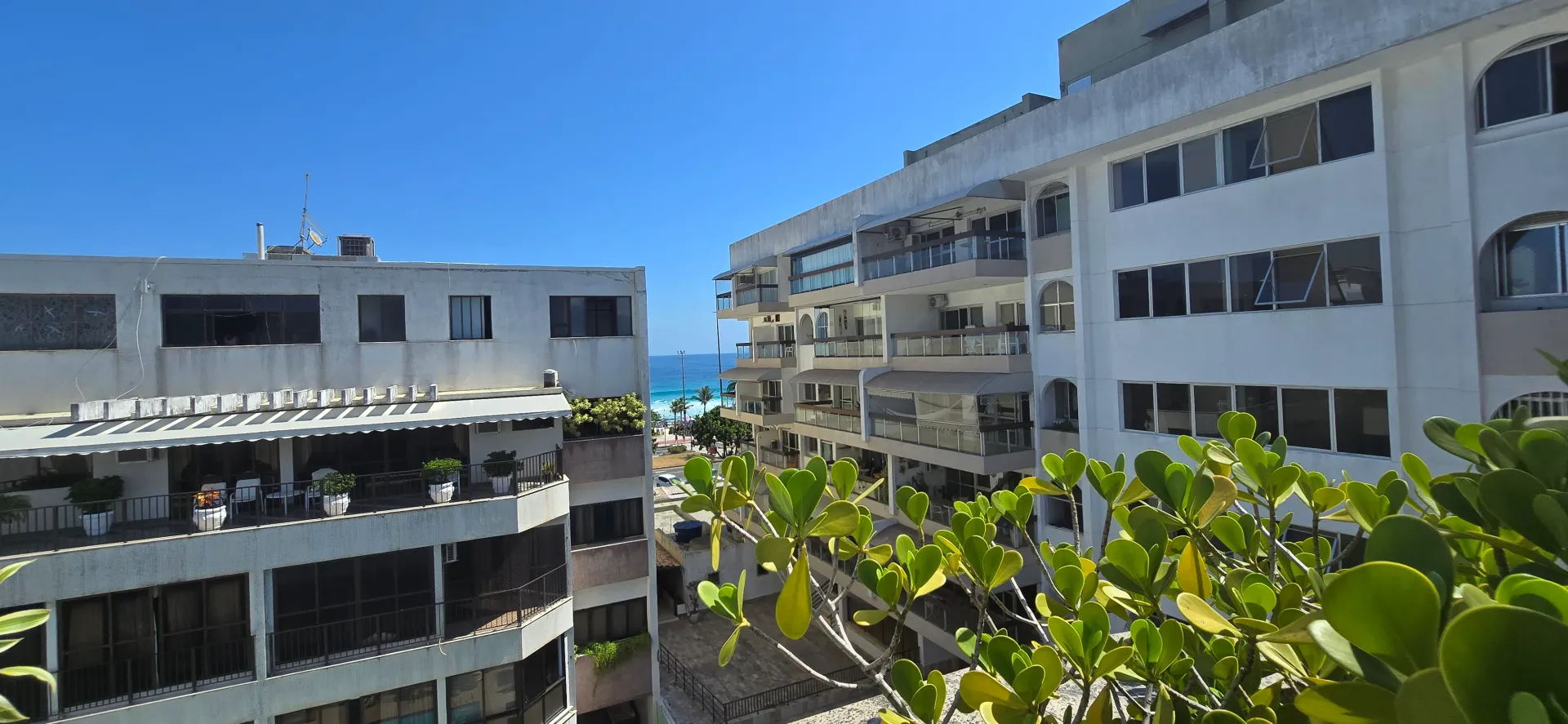 Penthouse with 4 bedrooms and 3 bathrooms — photo 53