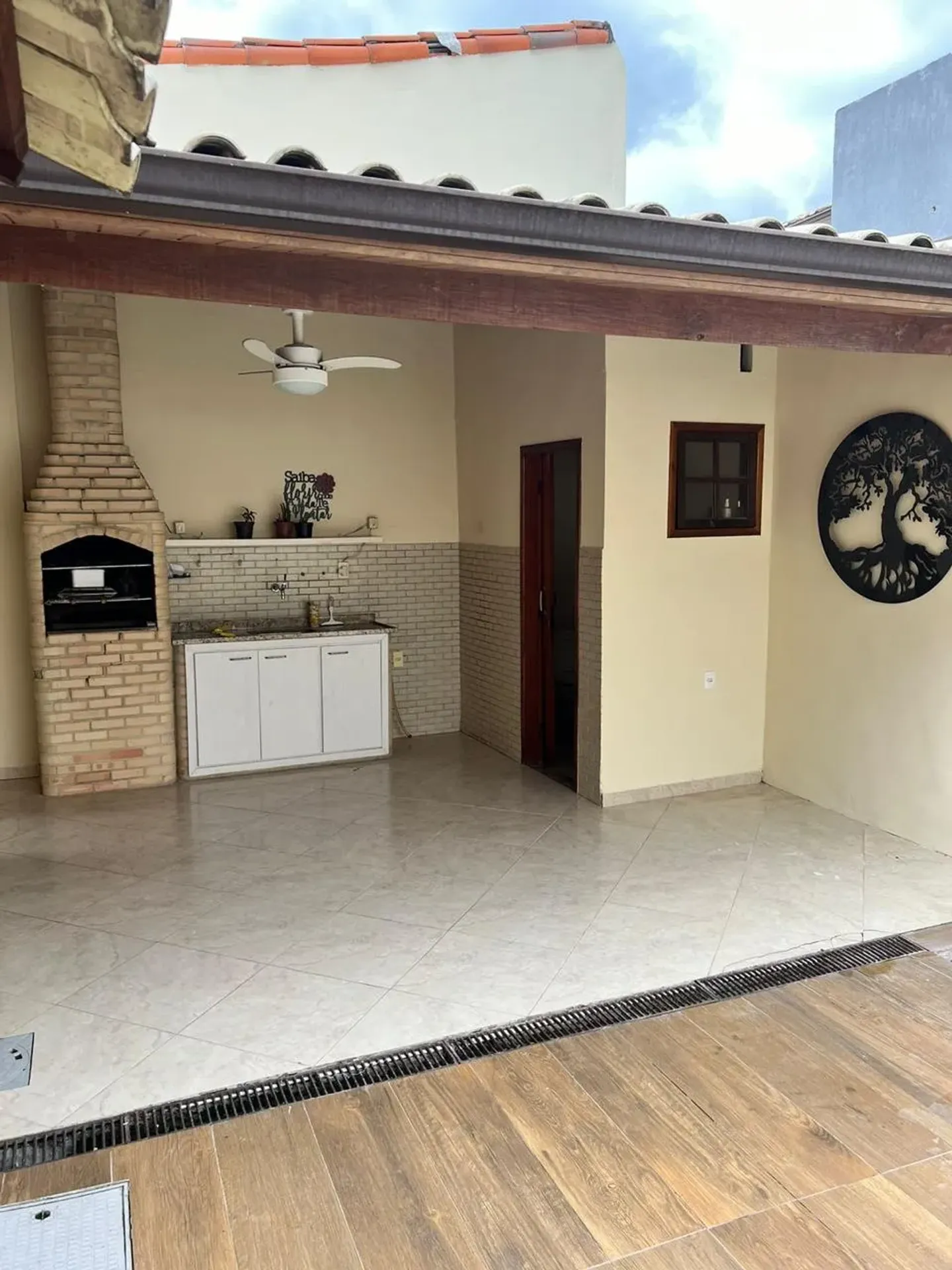 100 m² house with a private pool and a grill on the balcony — photo 18