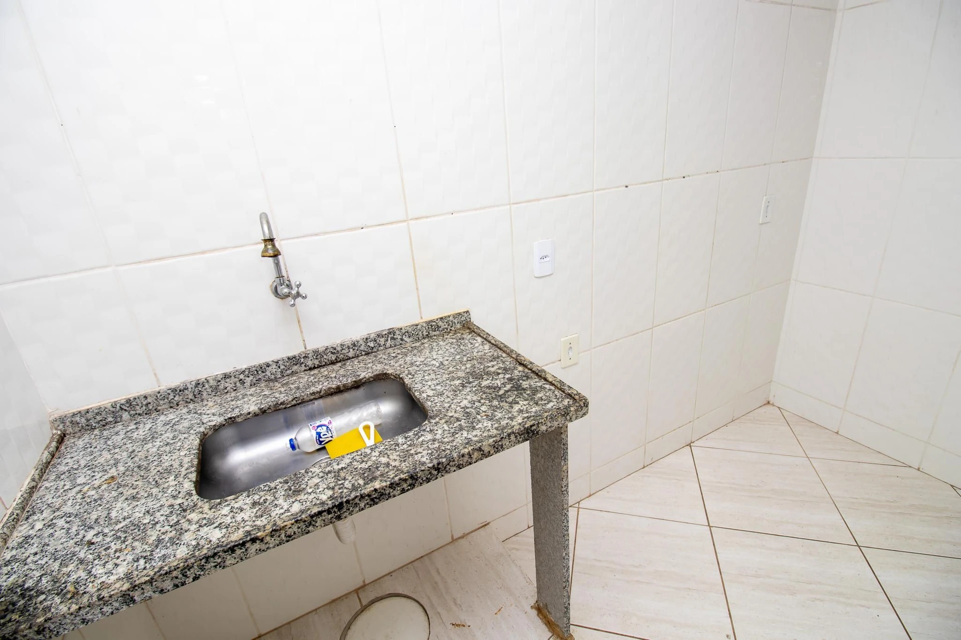 Studio sem mobília com 1 quarto e box de vidro — photo 8