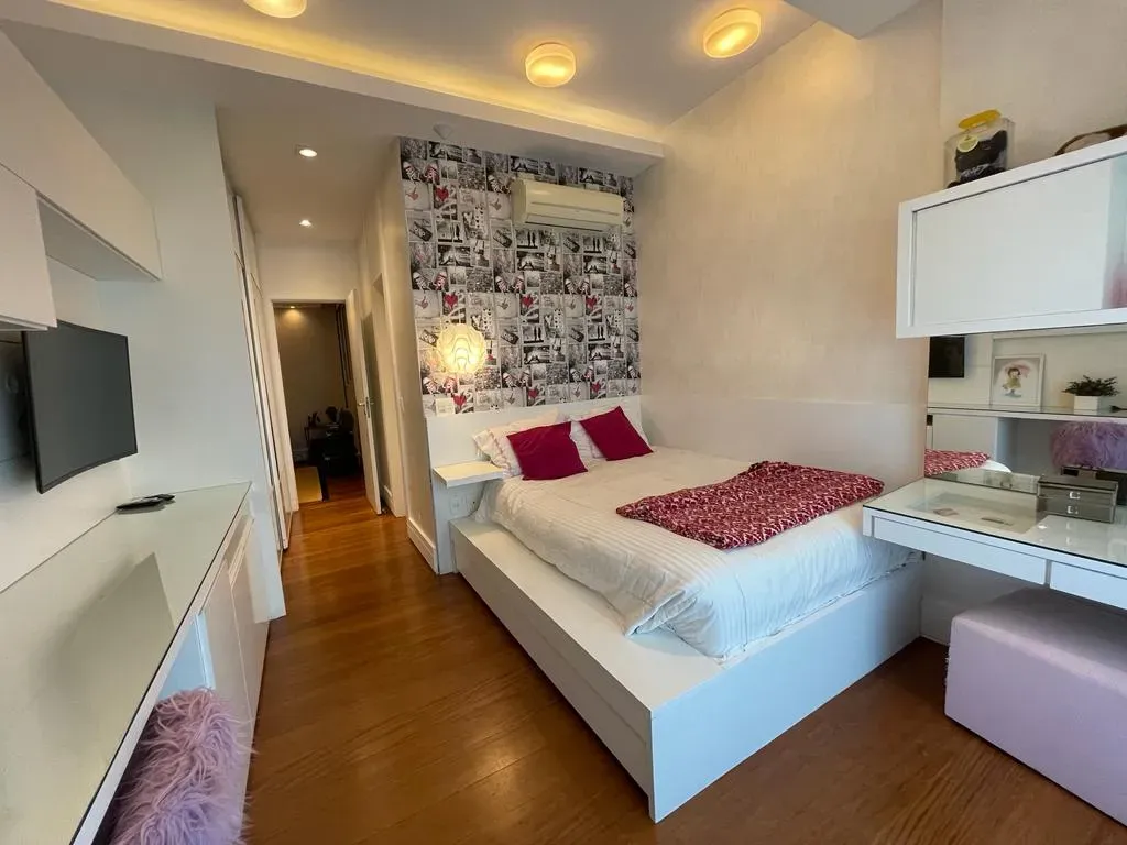 Furnished apartment with 4 bedrooms and open-plan kitchen — photo 26