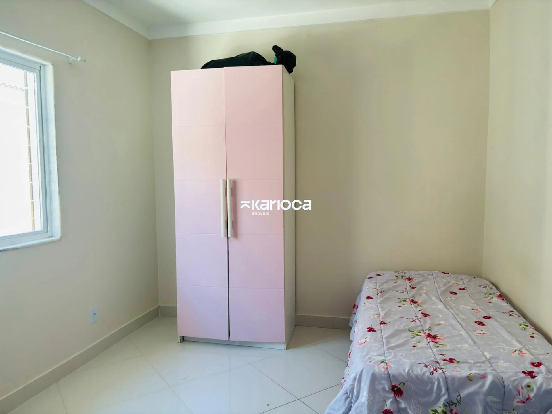 Furnished house with 6 en-suites and a private pool