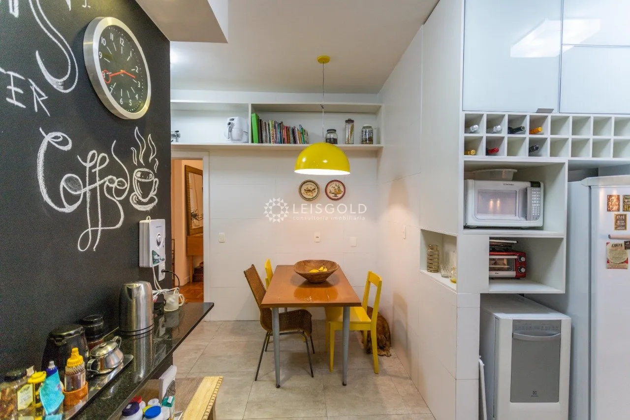 Home office in a 4-bedroom apartment, 220 m² — photo 9
