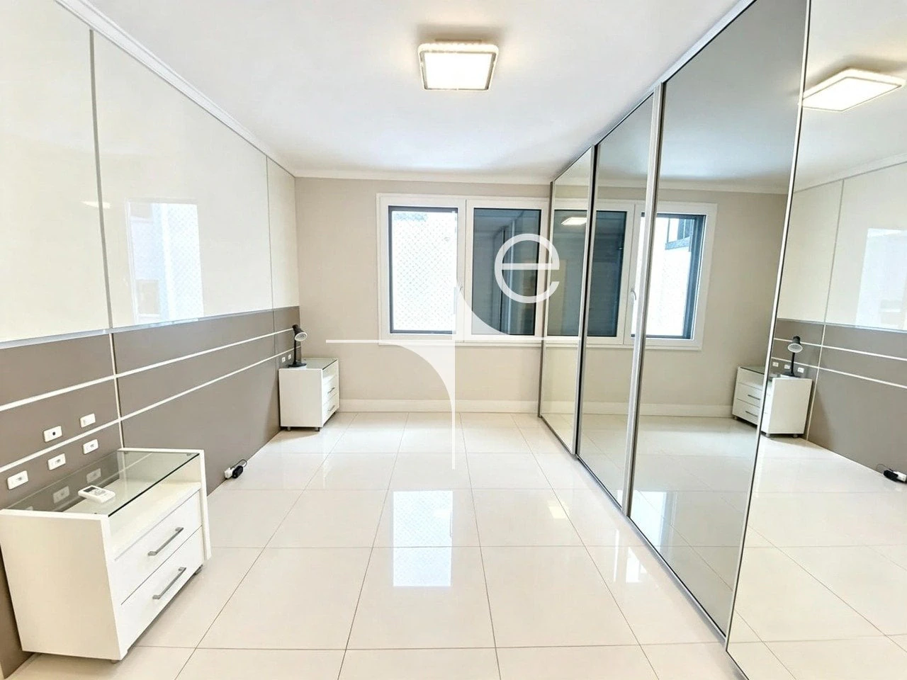 Apartamento de 4 quartos com janelas do piso ao teto, Centro — photo 14