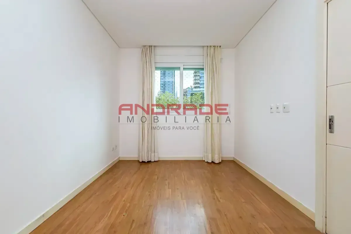 Apartment with 3 bedrooms and glass balcony — photo 35