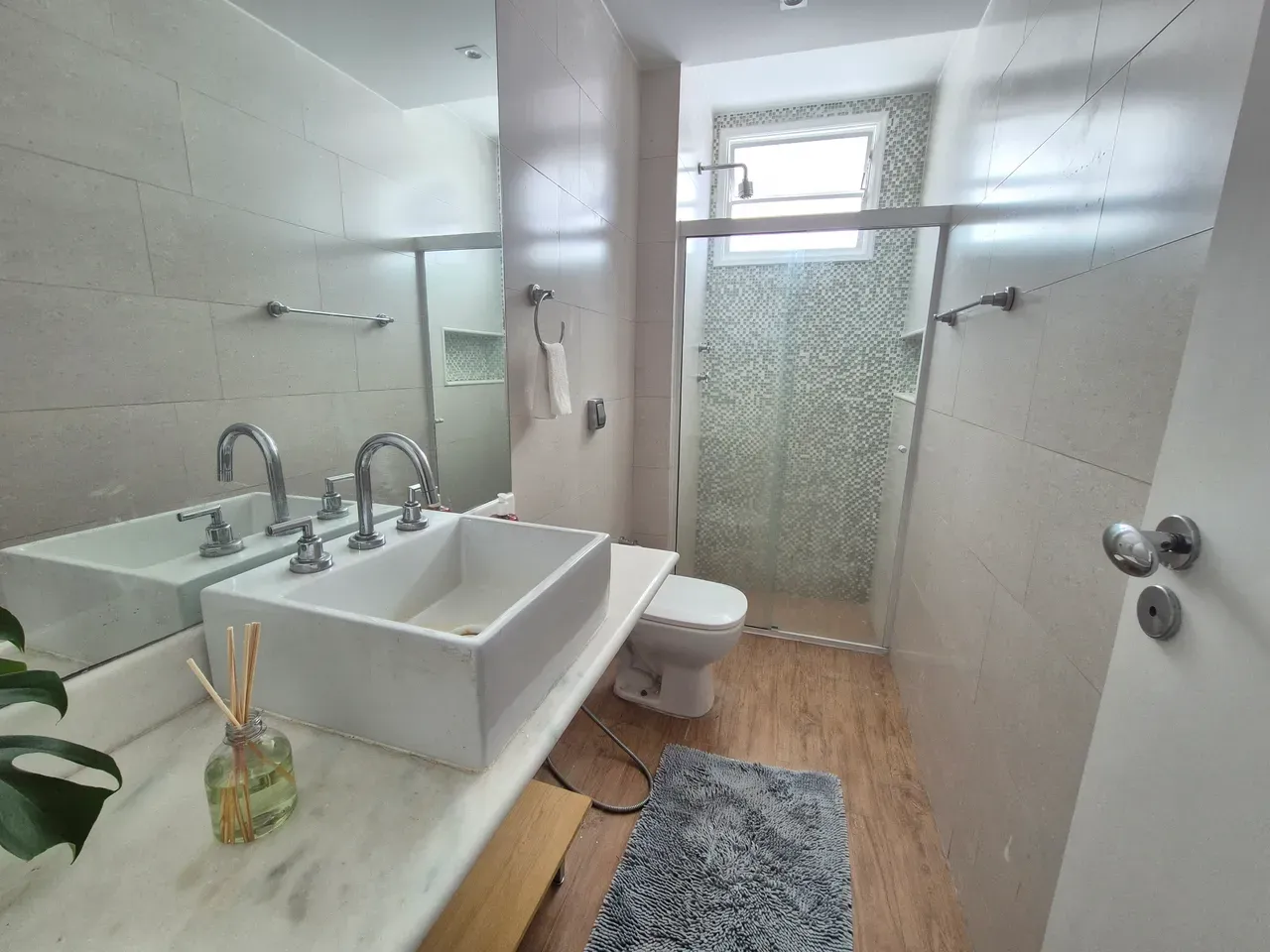 Unfurnished 4-bedroom apartment with a private garden — photo 16