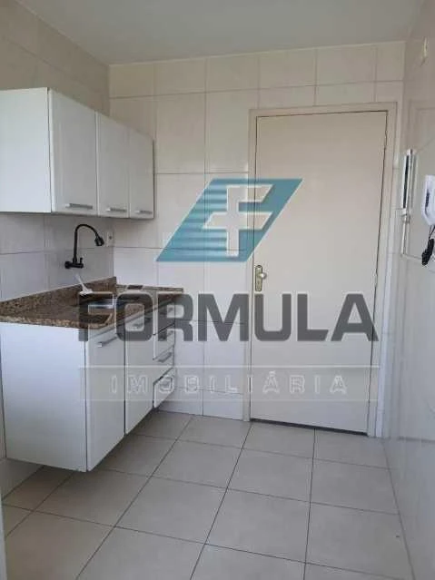 One-bedroom apartment in a building with a gym — photo 7