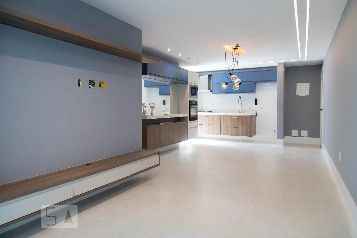 Furnished apartment, 90 m², with a glass-enclosed balcony — photo 4