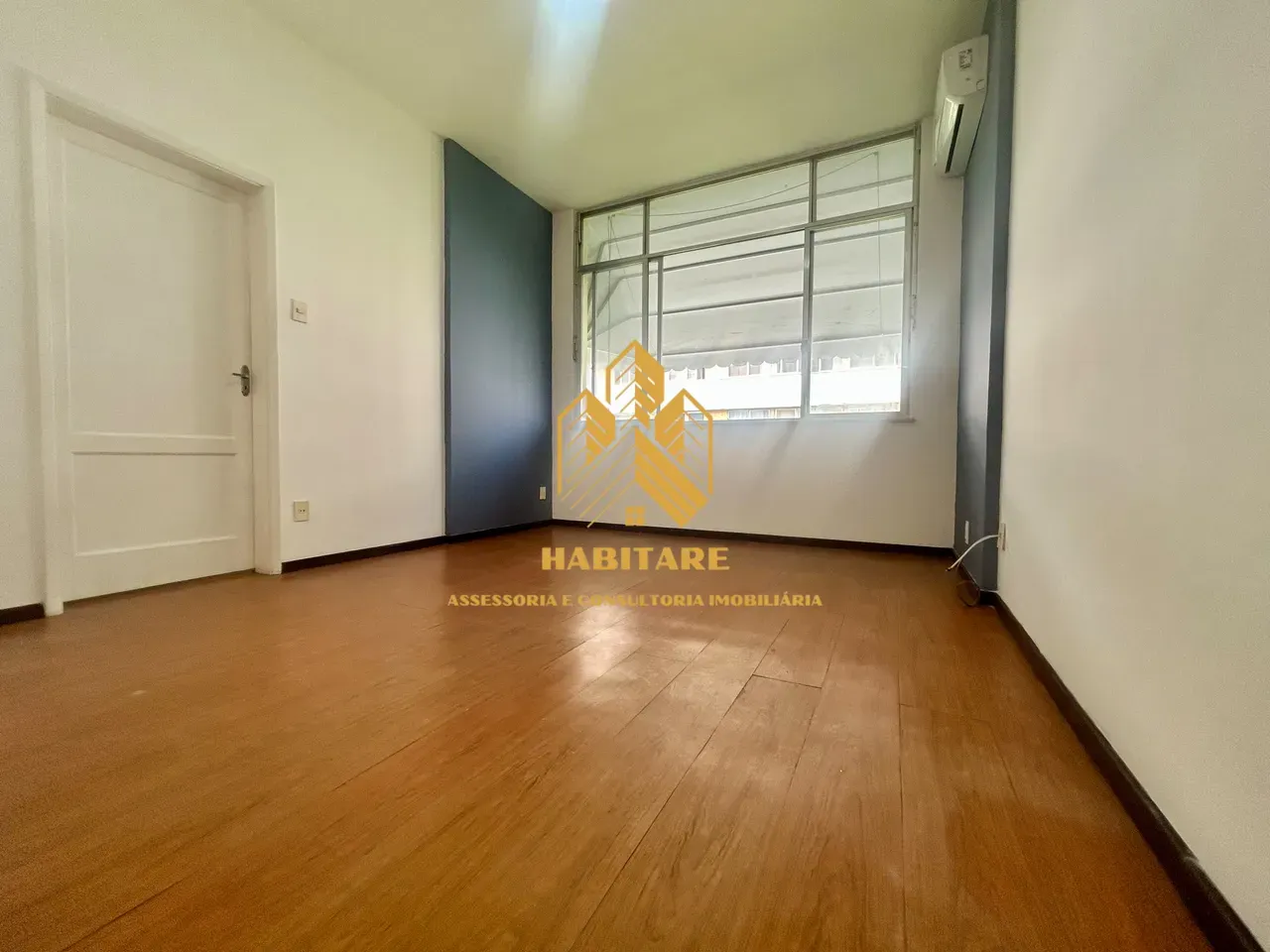 Apartment on the 7th floor with wood or laminate floors — photo 7
