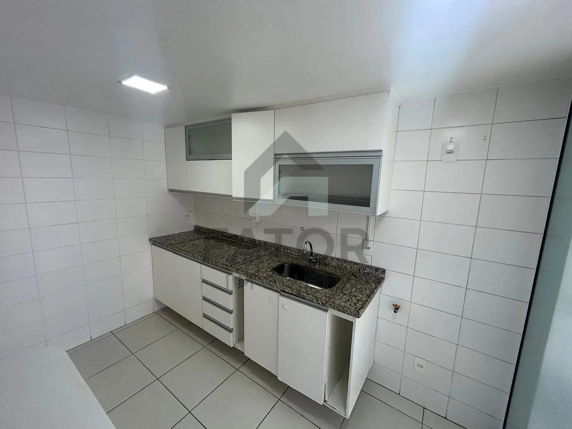 Rental apartment with 3 bedrooms, 3 baths and balcony — photo 12