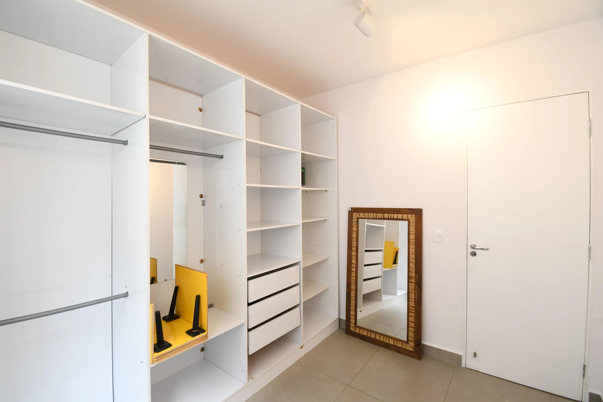 Furnished apartment, 76 m², with a walk-in closet — photo 12