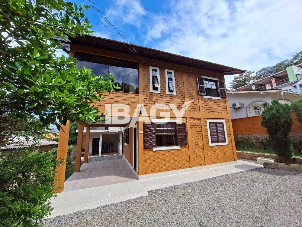 House with 3 bedrooms and a dedicated laundry area — photo 20