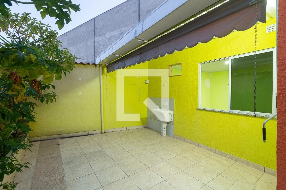 200 m² house with a private BBQ and a private pool — photo 9