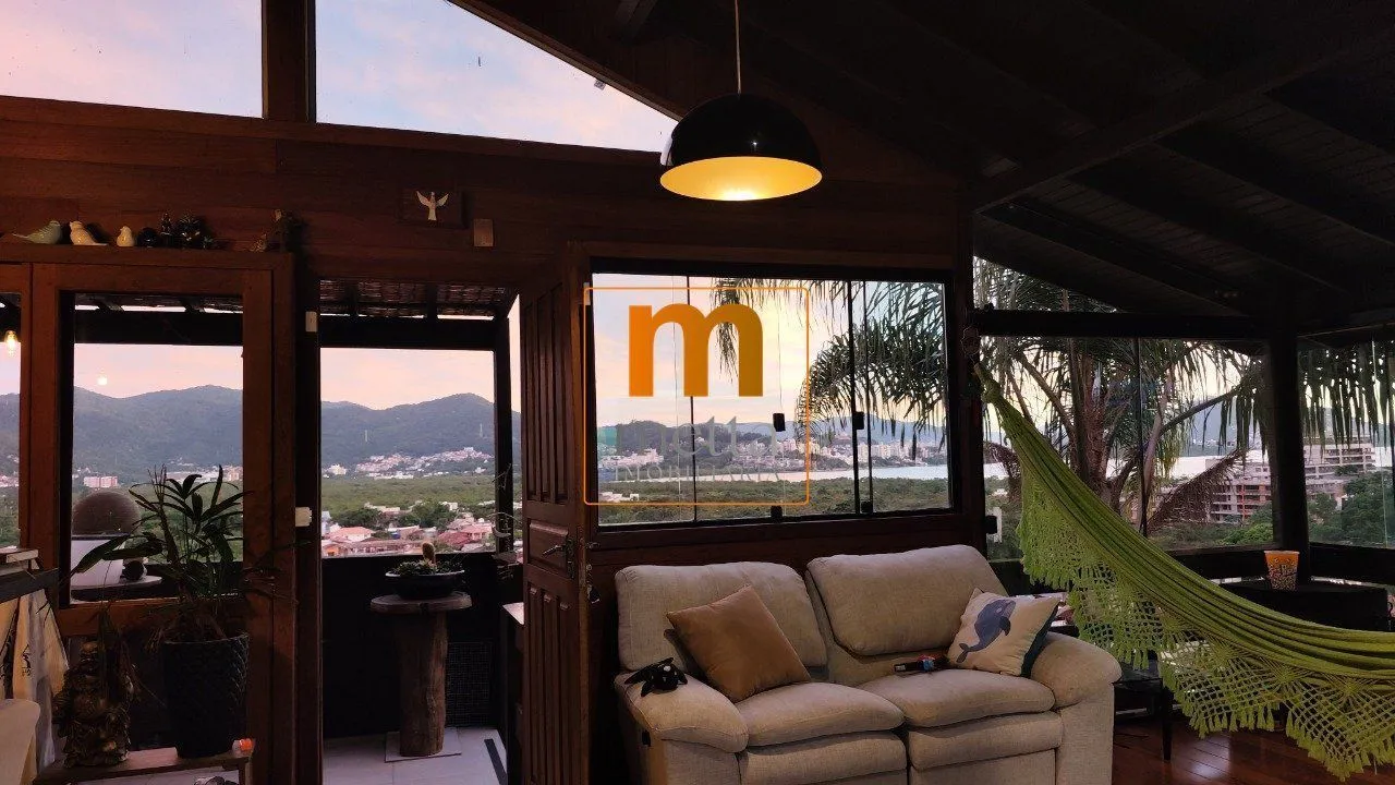 Furnished house with 2 bedrooms, 3 bathrooms and 400 m²