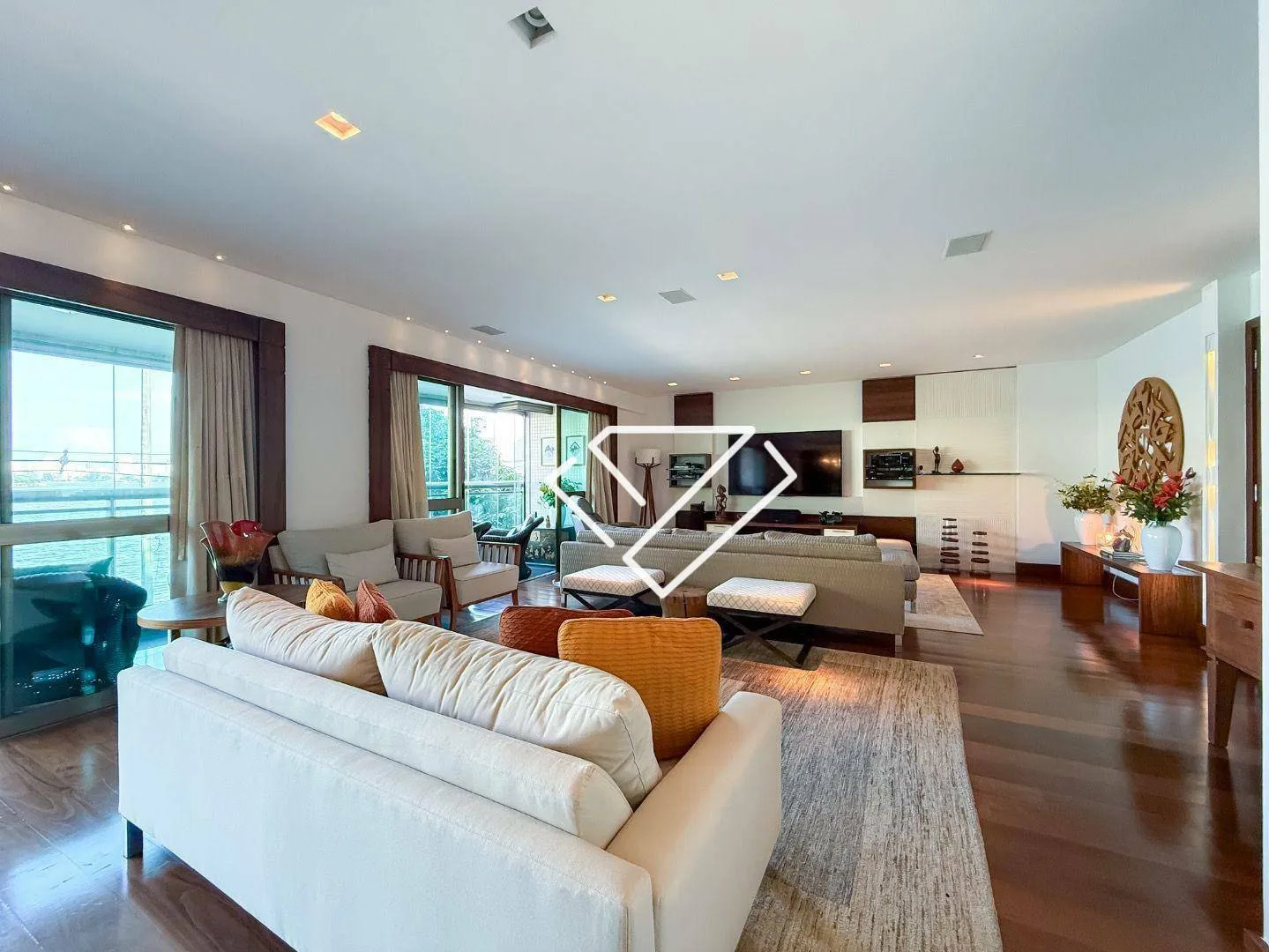 Furnished apartment with 4 en-suites and 258 m² — photo 8