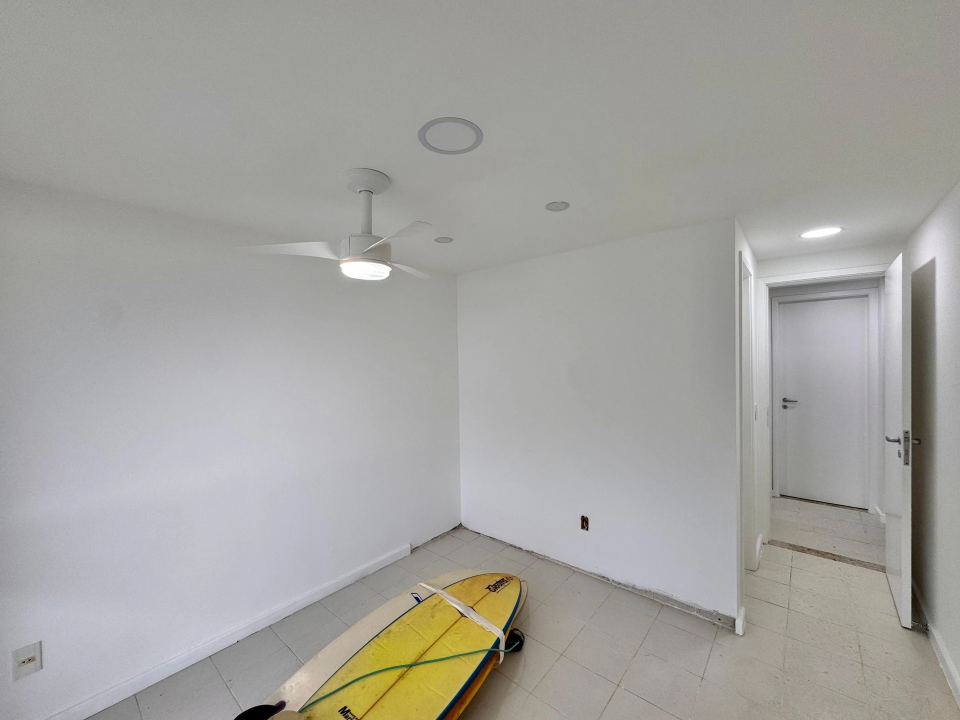 2-bedroom apartment with 2 parking spots and enclosed balcony — photo 18