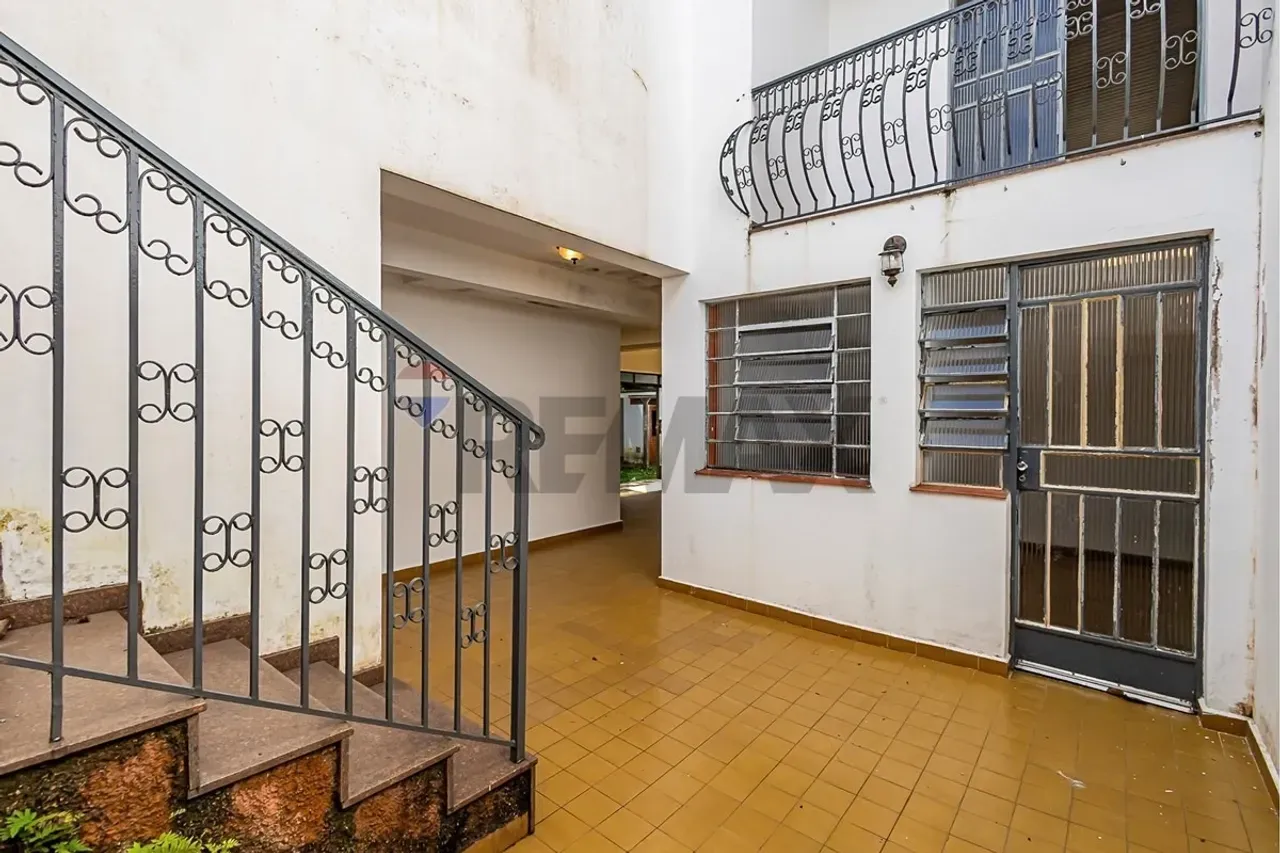House with 3 bedrooms, 1 en-suite and private garden 309 m² — photo 53