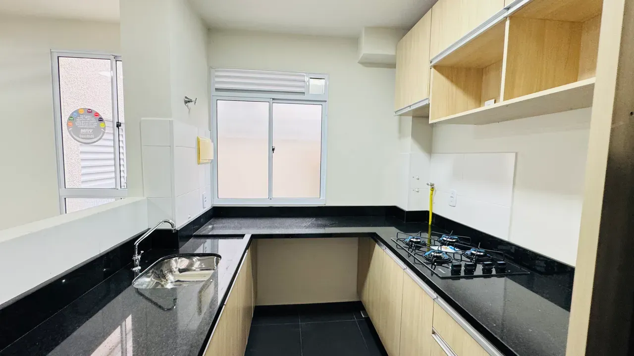2-bedroom apartment in a building with a gym — photo 2