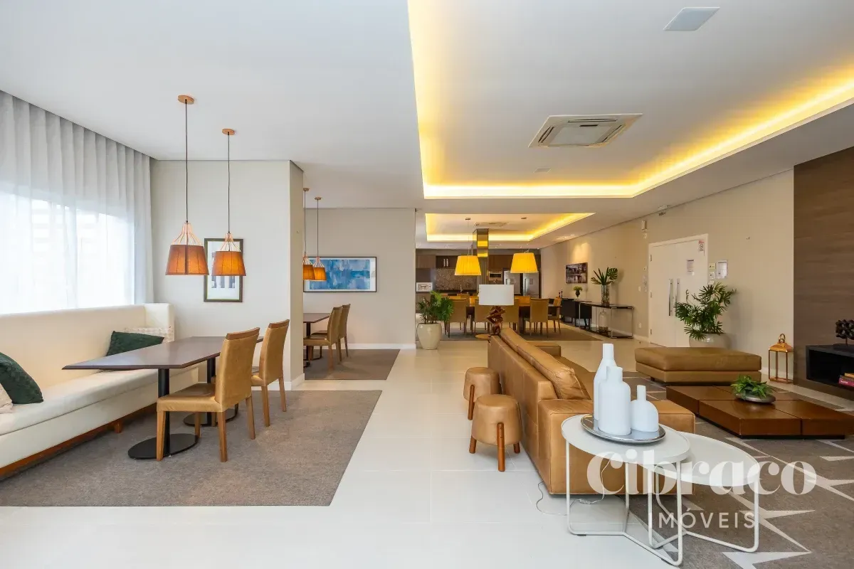 Balcony with a grill in a 2-bedroom apartment, 71 m² — photo 54