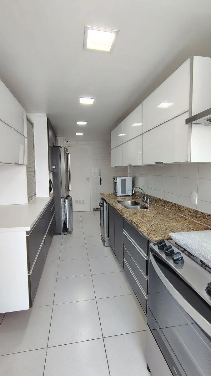 Furnished 249 m² apartment with 3 en-suite bedrooms — photo 16