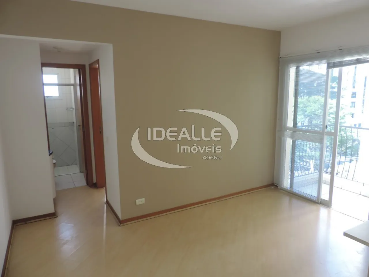 1-bedroom apartment with balcony and 58 m² — photo 2